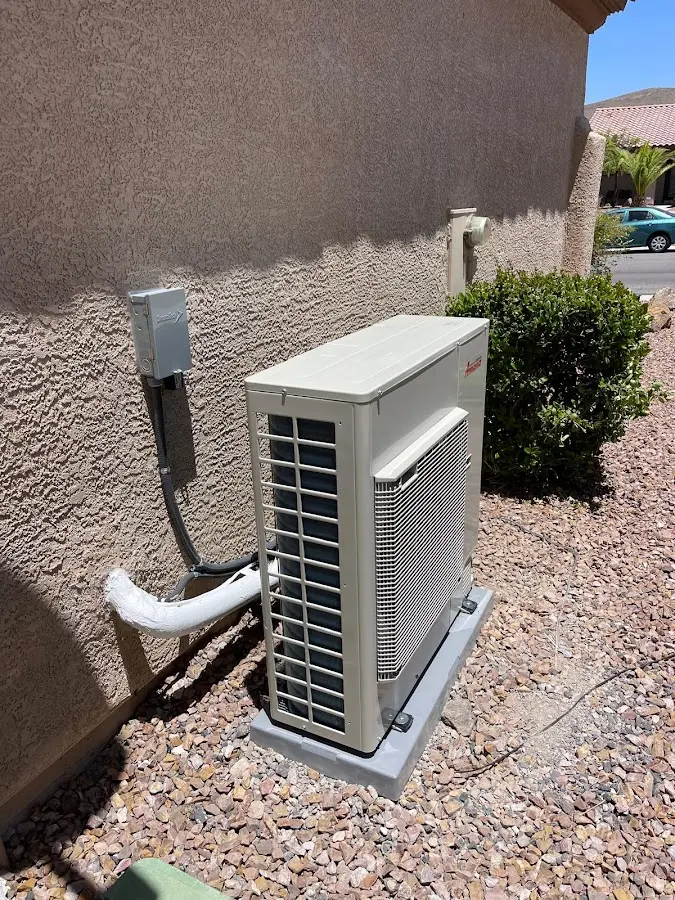 Residential air conditioning condenser unit in Floral City